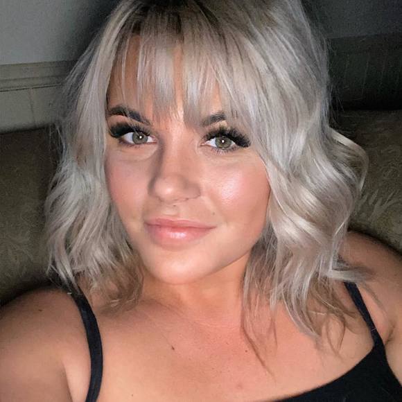 Meet your Posher, Rébecca - Picture 1 of 1